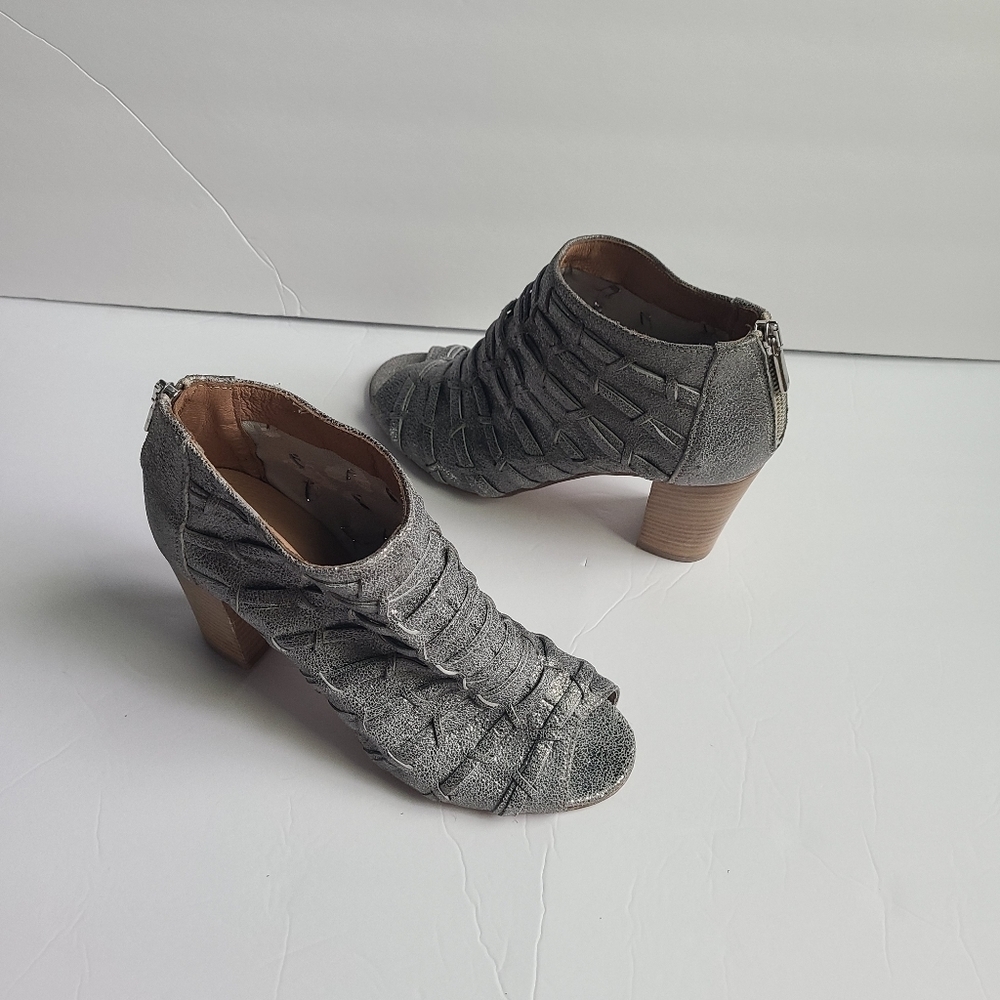 RON WHITE Sandra weave leather peep-toe booties